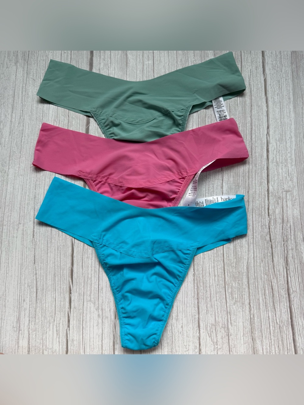 Breathe V-Cut Thongs Hanky Panky Size S